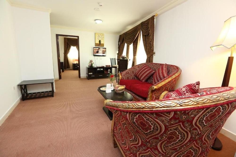 La Villa Palace Hotel Доха Экстерьер фото
