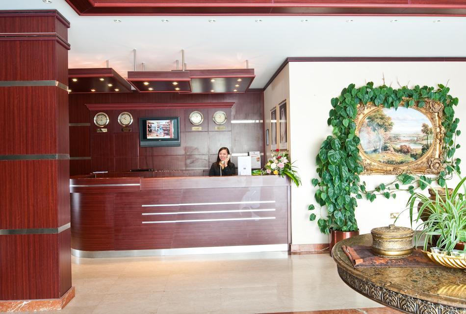 La Villa Palace Hotel Доха Экстерьер фото